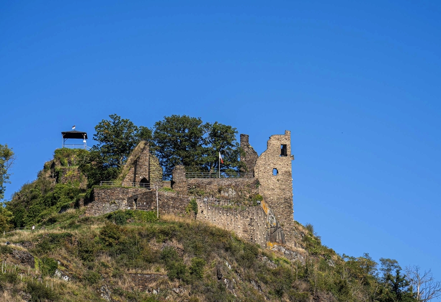 Über dem Dorf Altenahr thront die Burgruine Are.