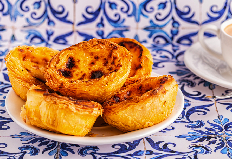 Genießen Sie traditionelle Pastéis de Nata.