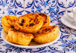 Genießen Sie traditionelle Pastéis de Nata.
