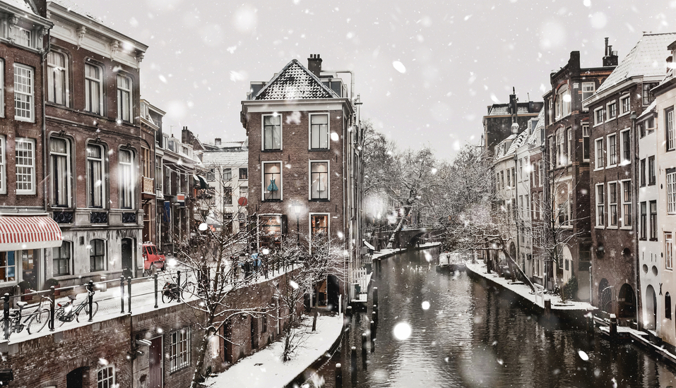 Das winterliche Utrecht zeigt sich im Schneefall von seiner besonders stimmungsvollen Seite.