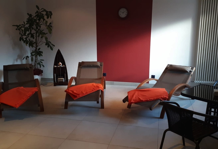 Entspannen Sie in der Sauna und lassen Sie den Alltag hinter sich.