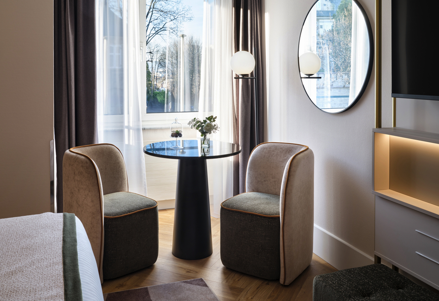 Machen Sie es sich in Ihrem Hotelzimmer gemütlich.