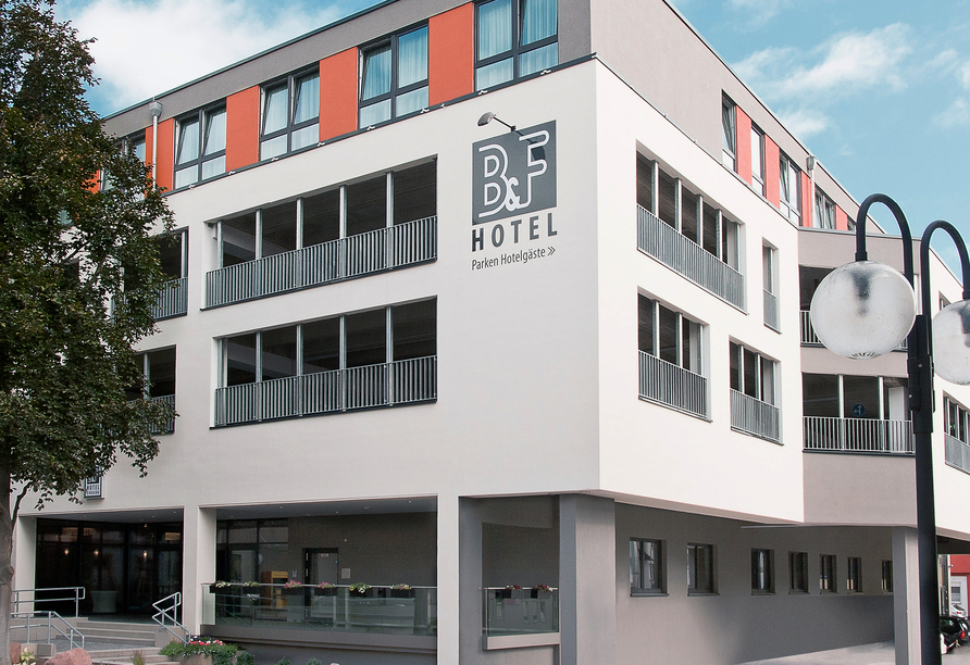 Außenansicht des B&F Hotels am Neumarkt