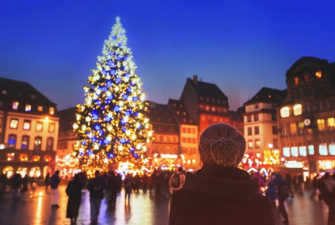Frohe Weihnachten! Freuen Sie sich auf Ihre Weihnachtsreise u. a. nach Straßburg.
