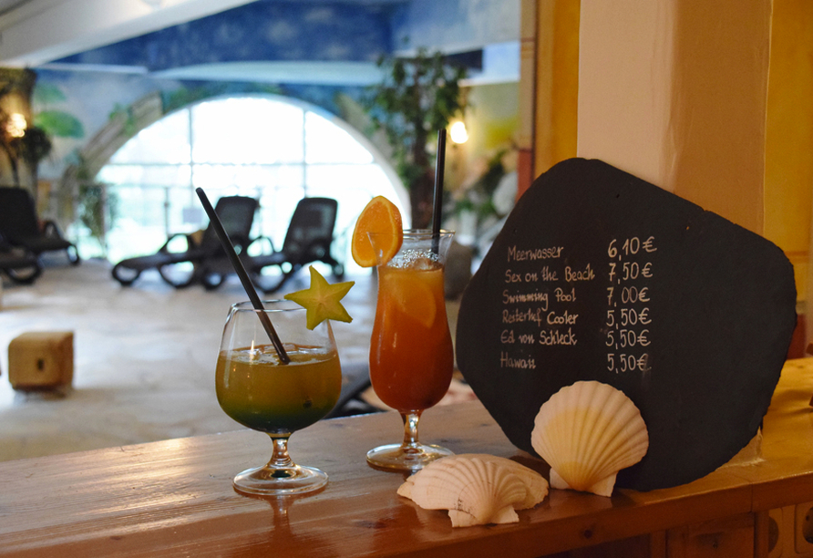 Gönnen Sie sich einen Lieblingsdrink und an der Bar und erleben Sie entspannte Stunden.
