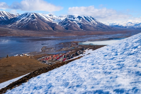Erleben Sie eine faszinierende Naturlandschaft in Longyearbyen auf Spitzbergen.