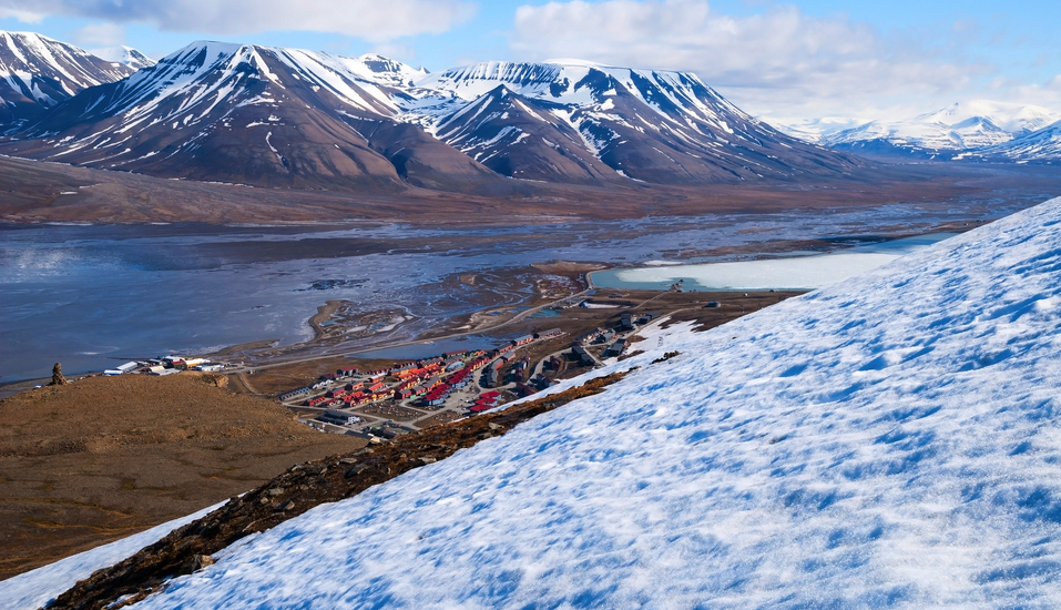 Erleben Sie eine faszinierende Naturlandschaft in Longyearbyen auf Spitzbergen.