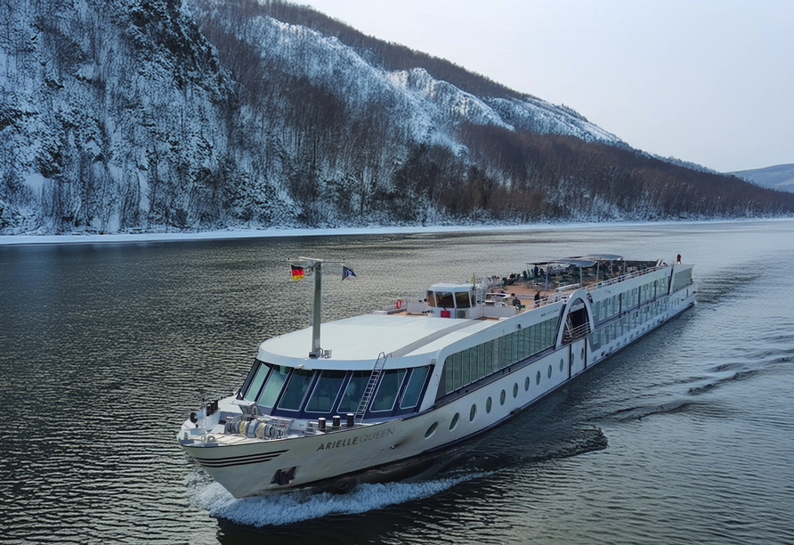 Das Schiff ARIELLE QUEEN geht mit Ihnen auf Silvesterkreuzfahrt.