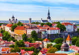 Tauchen Sie bei einer geführten Stadtbesichtigung ein in Tallinns mittelalterliche Altstadt mit ihren verwinkelten Gassen.