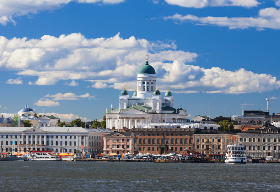 In Helsinki schlägt das Herz Finnlands – genießen Sie die Atmosphäre zwischen Domkuppel und Meerblick.