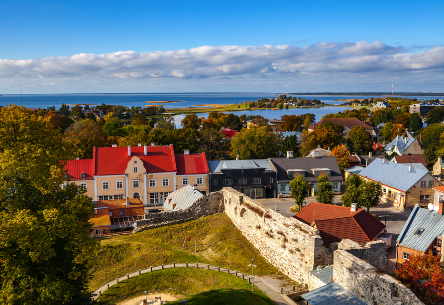 Haapsalu begrüßt Sie als idyllische Küstenstadt Haapsalu mit historischem Charme und einer Brise Ostseeluft.