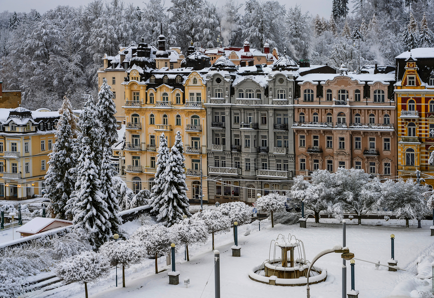 Der Friedensplatz in Marienbad gleicht einer traumhaften Winterwelt.