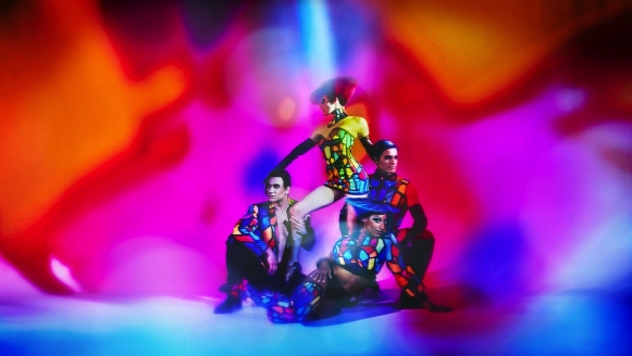 Die neue Grand Show BLINDED by DELIGHT wird all Ihre Sinne überwältigen.