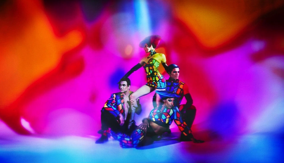 Die neue Grand Show BLINDED by DELIGHT wird all Ihre Sinne überwältigen.