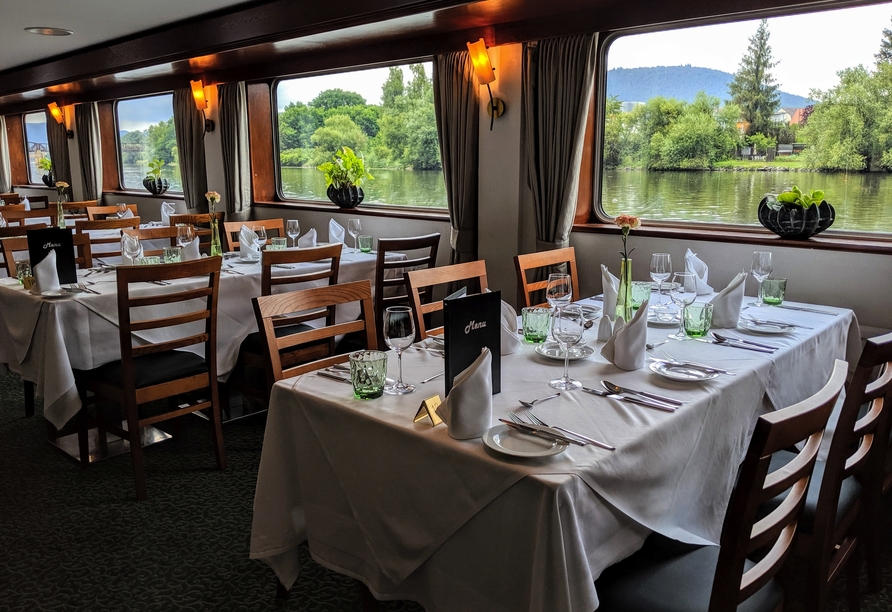 Lassen Sie sich im Restaurant des Schiffes kulinarisch verwöhnen.