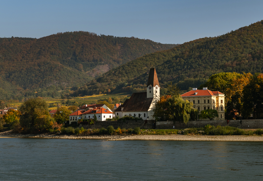 Charmante Orte wie Arnsdorf erwarten Sie am Ufer der Donau.