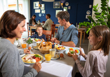 Stärken Sie sich beim gemeinsamen Frühstück für einen abenteuerreichen Tag!