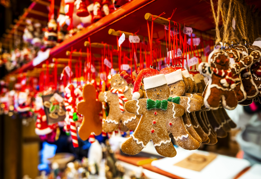 Der Weihnachtsmarkt in der Burg Storkow lockt zu einem Besuch.