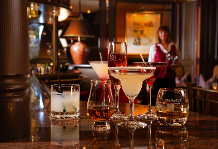 Die elegante Hotelbar erwartet Sie mit exklusiven Getränken und entspannter Atmosphäre.