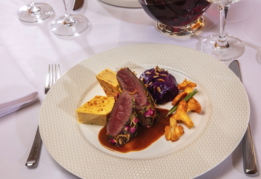 Das Restaurant Behnecke verwöhnt Sie mit abwechslungsreicher, saisonaler Küche.