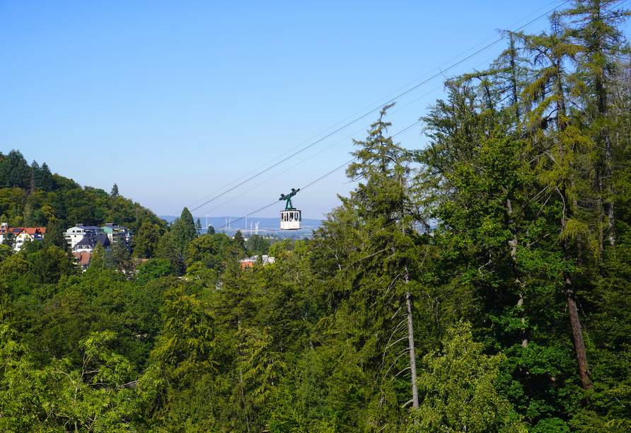 Bad Harzburg begeistert mit idyllischen Landschaften und der imposanten Seilbahn, die hinauf auf den Burgberg führt.
