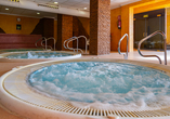 Für entspannte Stunden sorgen die Whirlpools des Hotels.