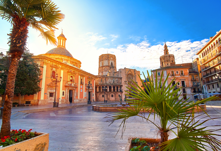 Besuchen Sie die wunderschöne Kathedrale von Valencia.