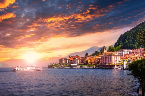 Bei einer Schifffahrt auf dem Comer See erleben Sie Italien auch auf dem Wasser.