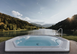 Der Whirlpool bietet Entspannung und eine wunderschöne Aussicht zugleich.