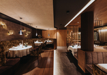 Nehmen Sie Platz im modern eingerichteten Restaurant des Hotels.