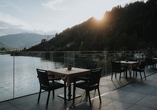 Von der Terrasse des Hotels genießen Sie eine traumhafte Aussicht.
