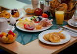 Starten Sie mit einem reichhaltigen Frühstück in den Tag.