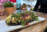 Probieren Sie die Wikinger-Stulle im Restaurant Isfjord.