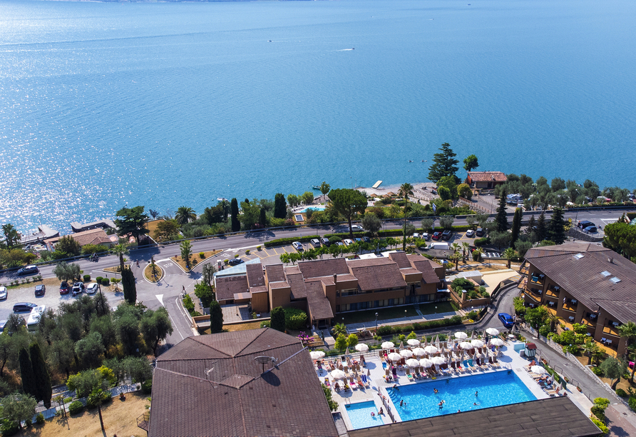 Das Parc Hotel Leonardo da Vinci begrüßt Sie mit einer spektakulären Lage.