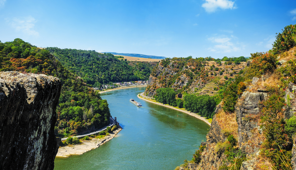 Erleben Sie auf Ihrer Flusskreuzfahrt die traumhaften Landschaften des Rheins.