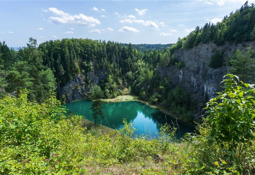 Ein Ausflug zum Höwenegg-Krater mit seinem tiefblauen Wildsee lohnt sich.