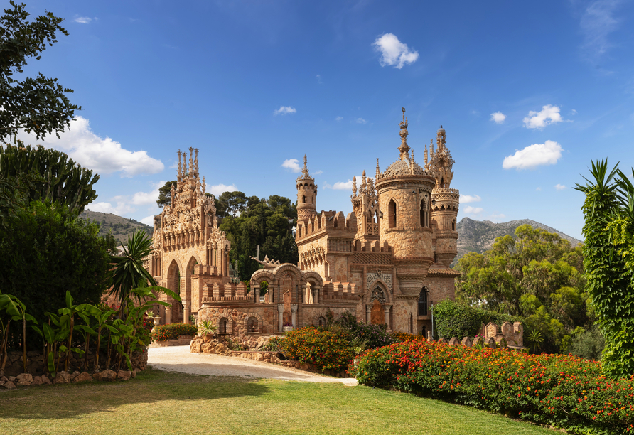 Die historische Altstadt von Benalmádena fasziniert mit dem märchenhaften Castillo Monumento Colomares.