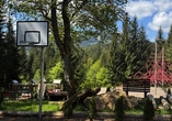 Die kleinen Gäste kommen auf dem Spielplatz voll auf ihre Kosten.
