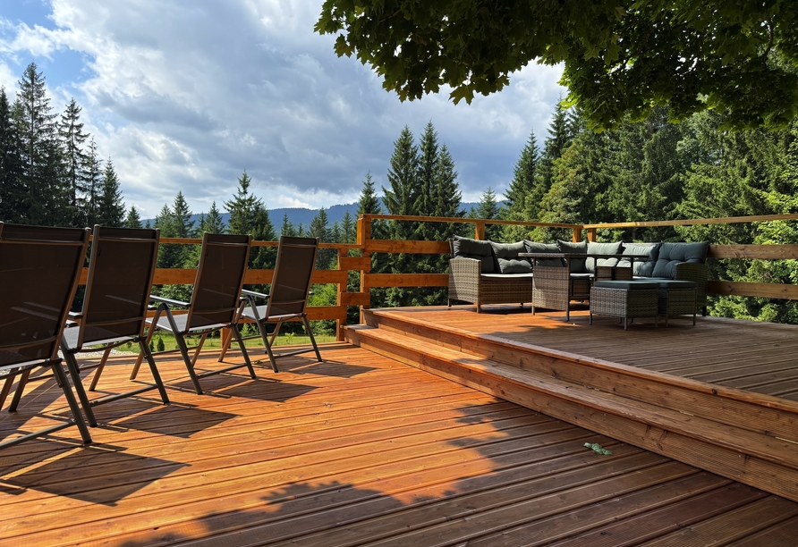Auf der Terrasse können Sie die Sonne genießen.