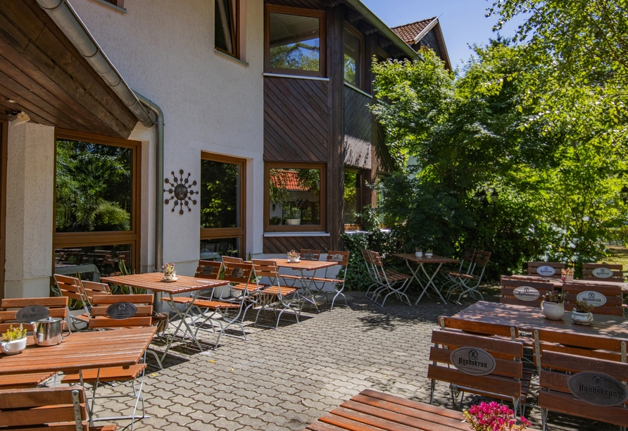 Auf der sonnigen Terrasse können Sie Ihre Auszeit genießen.