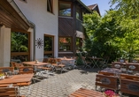 Auf der sonnigen Terrasse können Sie Ihre Auszeit genießen.