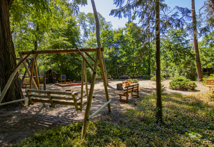 Auf den Outdoor-Spielplatz können sich die kleinen Gäste freuen.