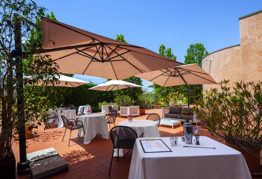 Terrasse des Beispielhotels Hotel Crowne Plaza Venice East