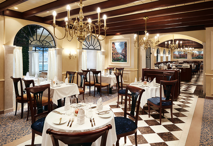Lassen Sie sich mit köstlichen Speisen im Restaurant Casa Nova verwöhnen.