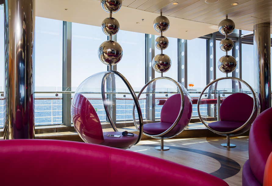 In der Lounge können Sie die Aussicht auf die winterliche Ostsee genießen. 