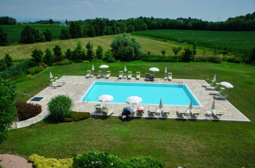 Außenpool des Hotels Relais Corte Cavalli