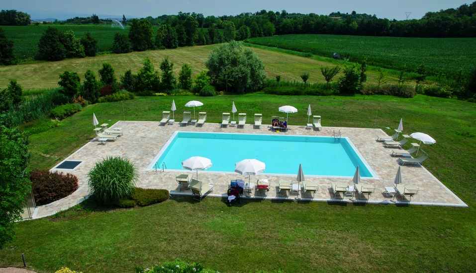 Außenpool des Hotels Relais Corte Cavalli
