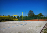 Freuen Sie sich auch auf den hauseigenen Tennisplatz.