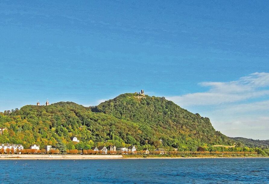 Das Siebengebirge präsentiert sich als eindrucksvolle Landschaft und malerischen Ausblicken.