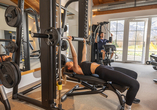 Für die sportlich Aktiven steht Ihnen ein Fitnessraum zur Verfügung.